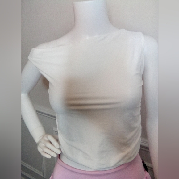 Elegant White One-Shoulder Top - Picture 5 of 8